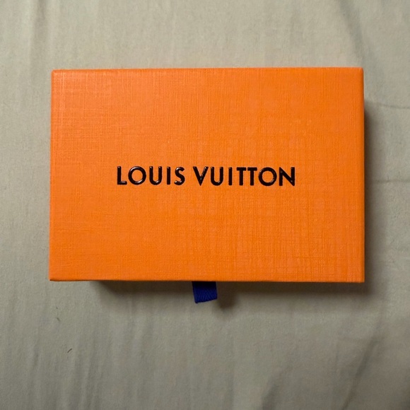 LOUIS VUITTON Dragonne Key Holder - Picture 2 of 6